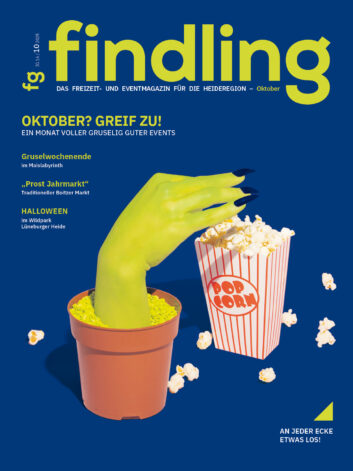 Cover Oktober 2025: Oktober? Greif zu!Gruselige Hand greift nach Popcorn.